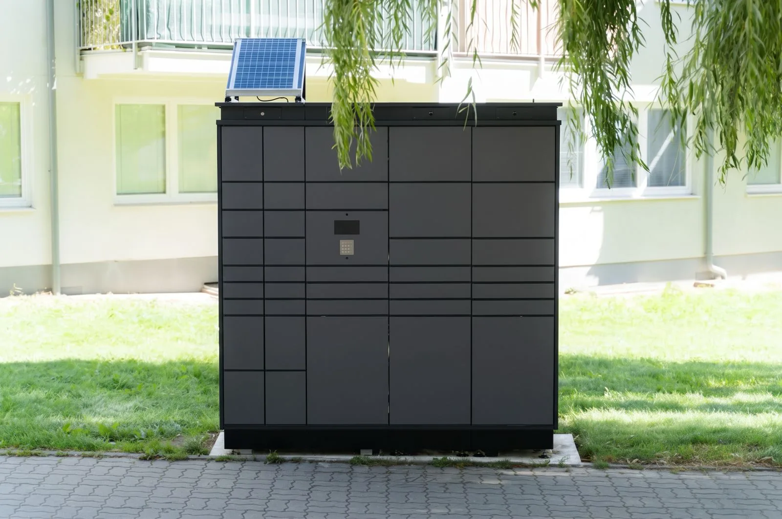 ROTTE solar-powered autonomous parcel locker